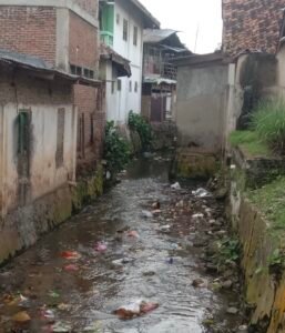 Kali Menyempit Diduga Diserobot Bangunan Warga Desak Pemkot Bandar Lampung segera Bertindak!