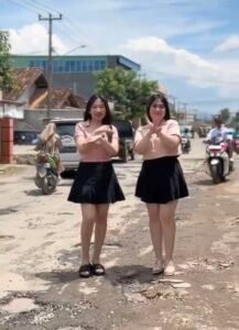 Jalan Rusak Bertahun, Disentil Lewat Joget: Aksi Susanti Mey Bikin Pemkot Kena Spotlight!