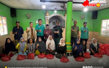Bukan Sekadar Produksi Semen, SMBR Tebar Kepedulian: 500 Paket Sembako untuk Warga Way Lunik dan Pidada
