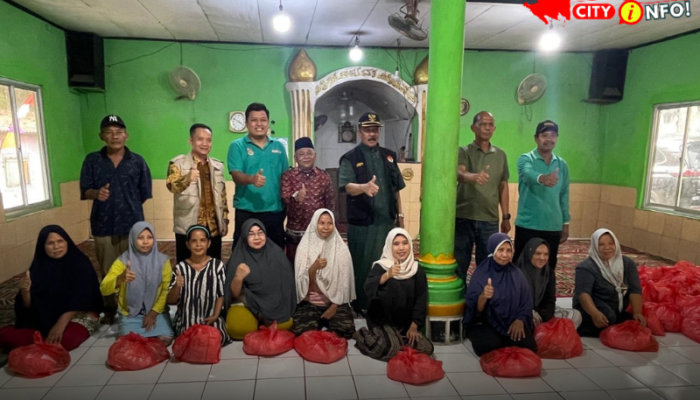 Bukan Sekadar Produksi Semen, SMBR Tebar Kepedulian: 500 Paket Sembako untuk Warga Way Lunik dan Pidada